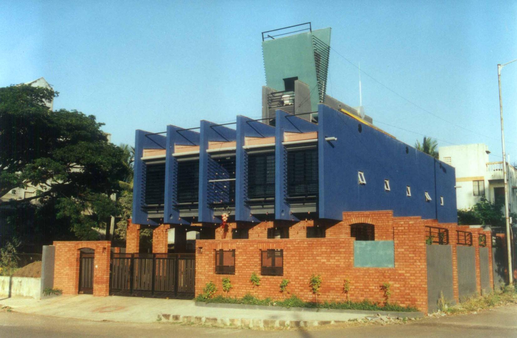 Blue Bird: Exterior view