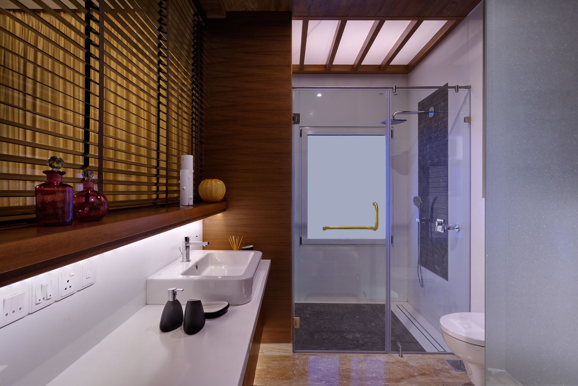 Guest Bathroom: extended bedroom space