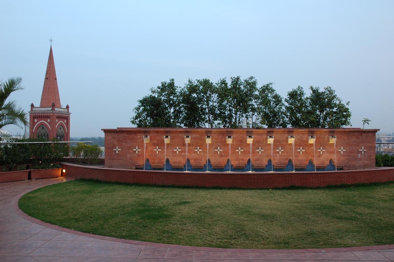 Rooftop landscaped garden – a sensitive response to the iconic Lal Dewal