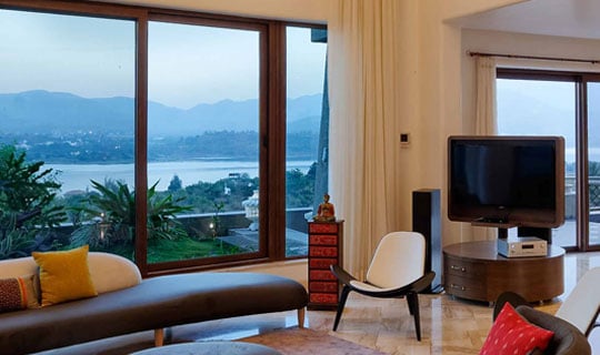 Interior Layouts celebrate and orient toward scenic surrounding views