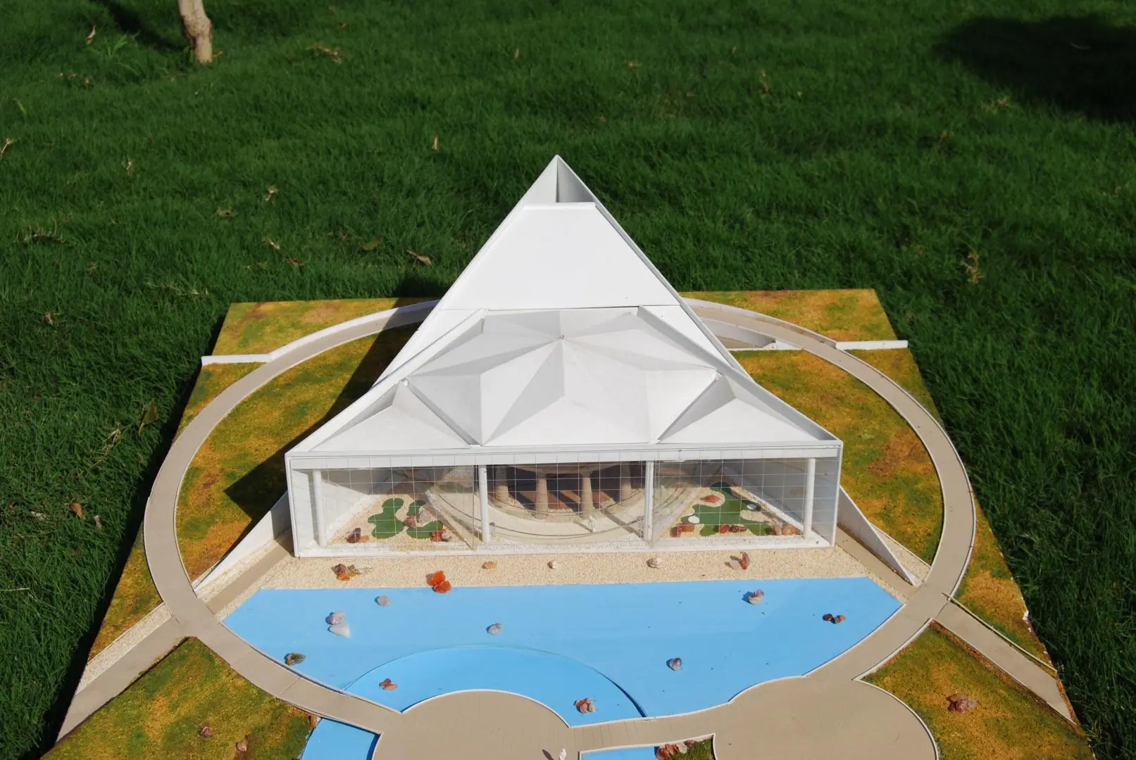 3D model: triangular structure