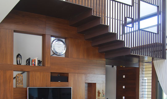 Floating feature staircase